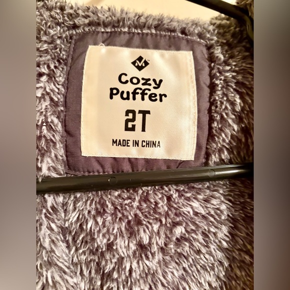 Little Boy’s Sz 2T Black, Gray & Red Members Mark Fleece Lined Cozy Puffer Coat - Picture 8 of 14